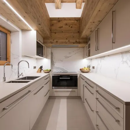 Timeless Alpine Chalet In St. Anton シャレー *